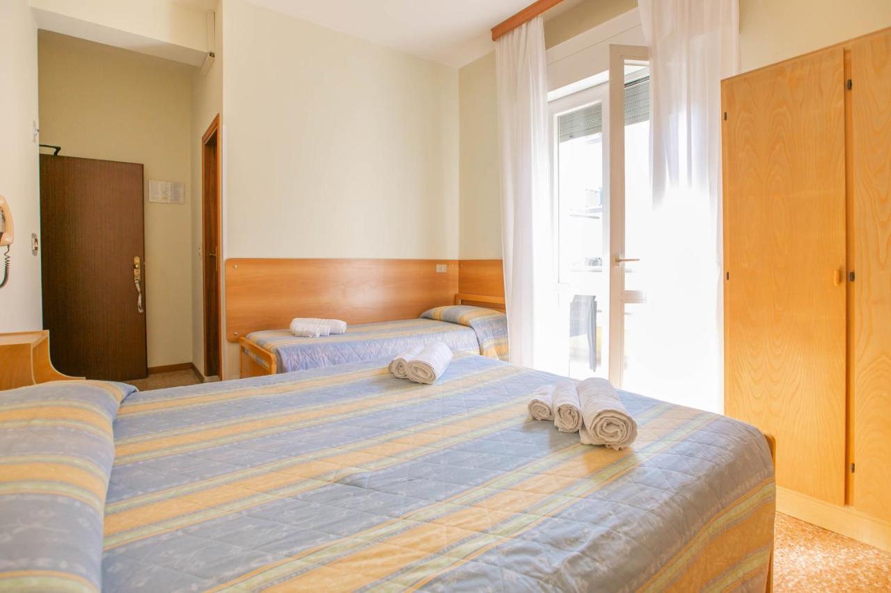 Hotel Ischia Rimini Bagian luar foto