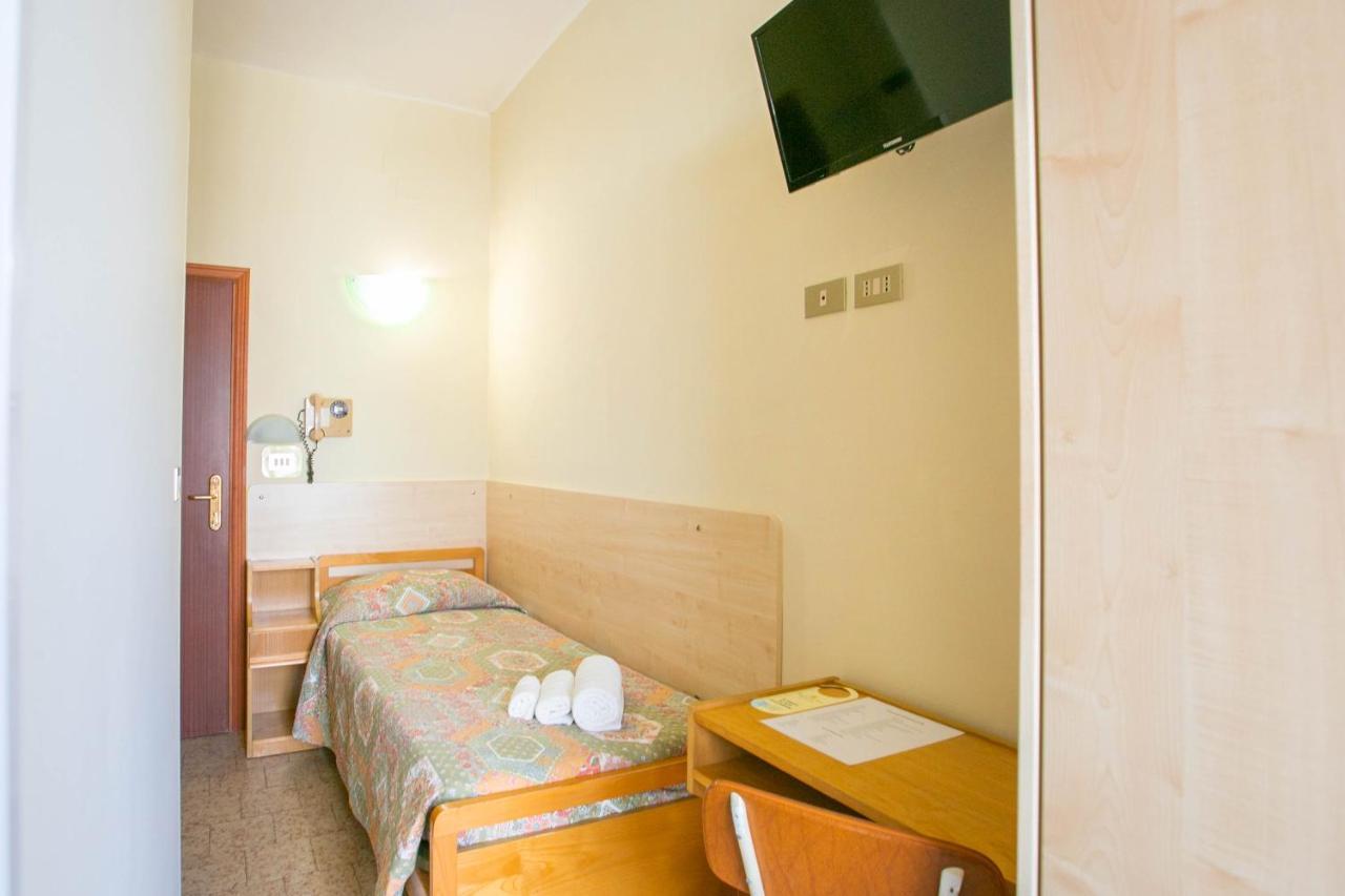 Hotel Ischia Rimini Bagian luar foto