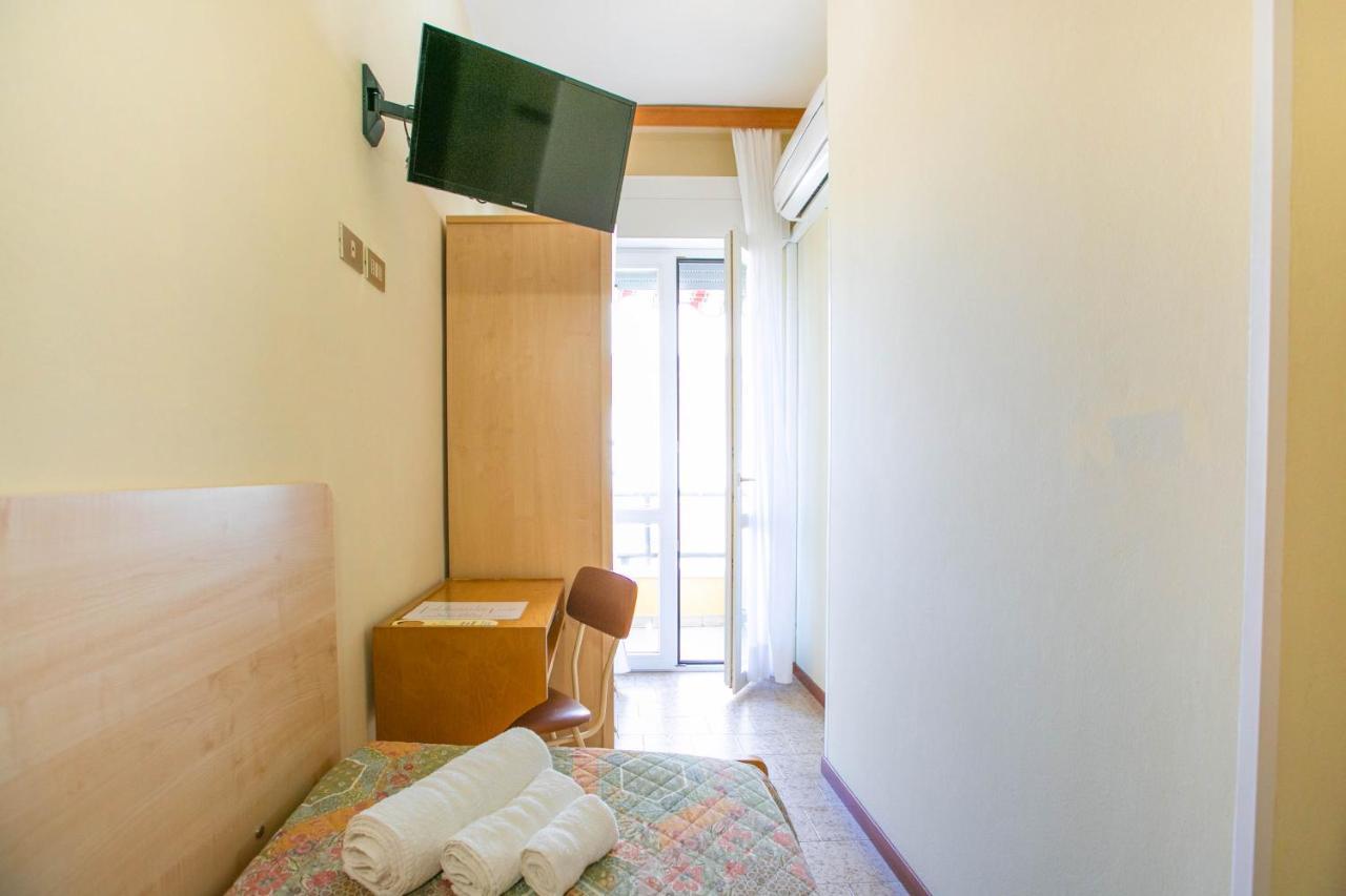 Hotel Ischia Rimini Bagian luar foto