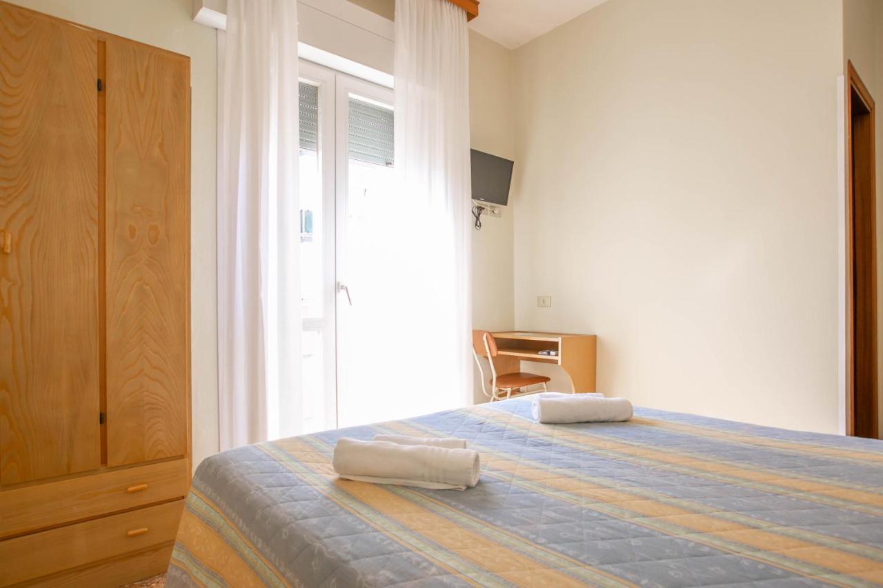 Hotel Ischia Rimini Bagian luar foto