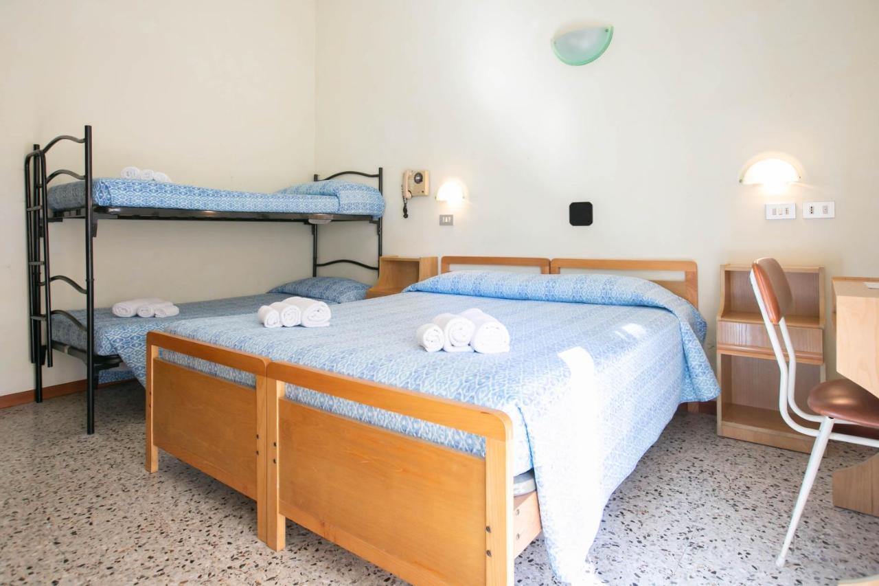 Hotel Ischia Rimini Bagian luar foto