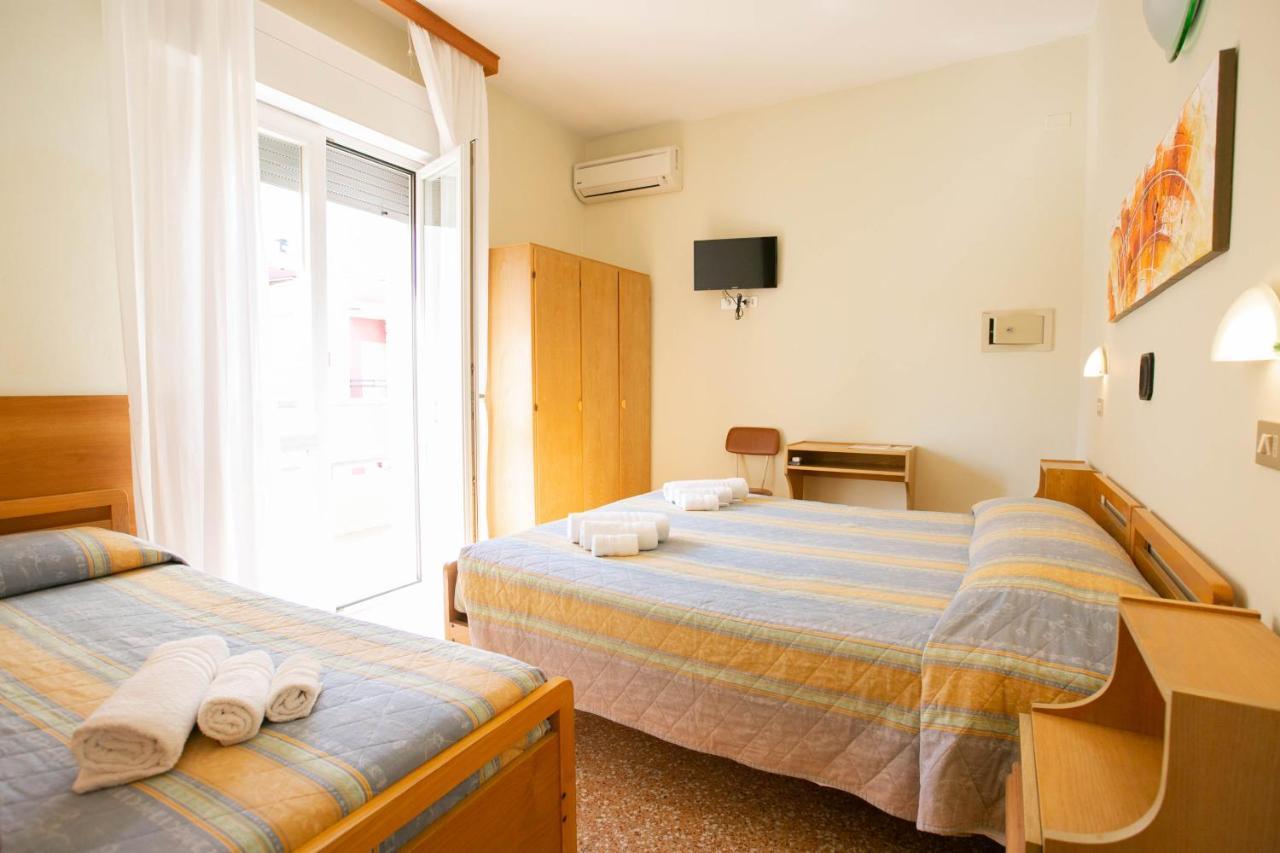 Hotel Ischia Rimini Bagian luar foto