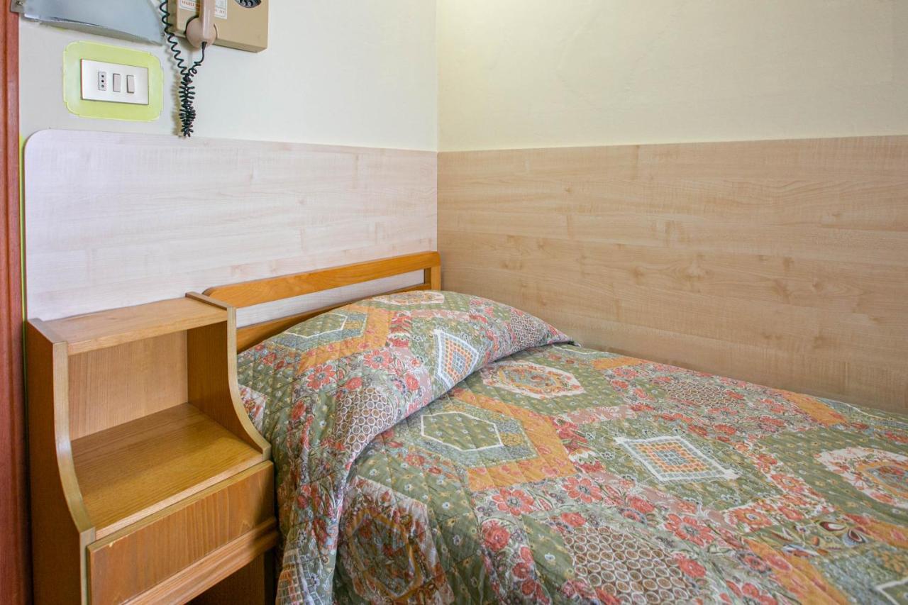 Hotel Ischia Rimini Bagian luar foto