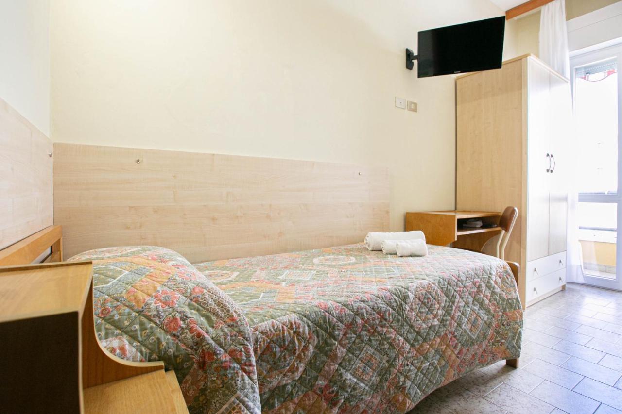 Hotel Ischia Rimini Bagian luar foto