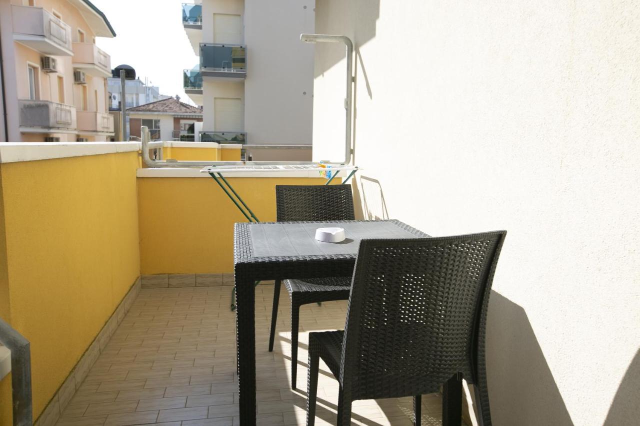 Hotel Ischia Rimini Bagian luar foto