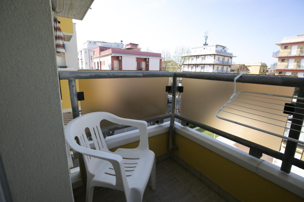 Hotel Ischia Rimini Bagian luar foto