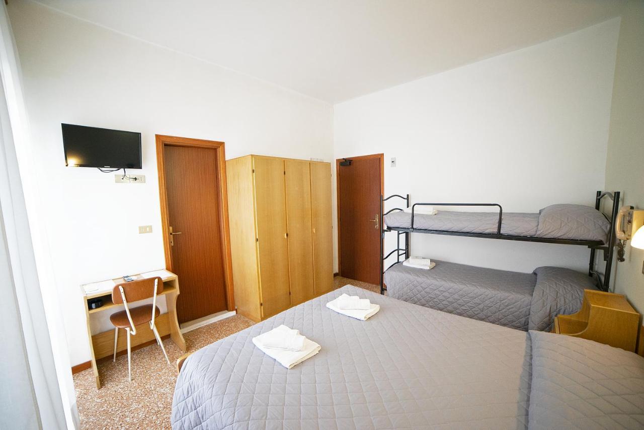 Hotel Ischia Rimini Bagian luar foto