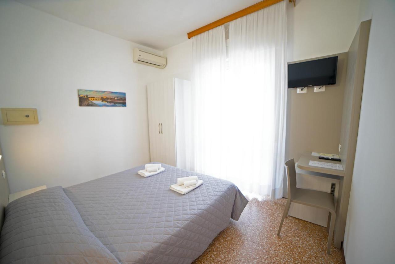 Hotel Ischia Rimini Bagian luar foto