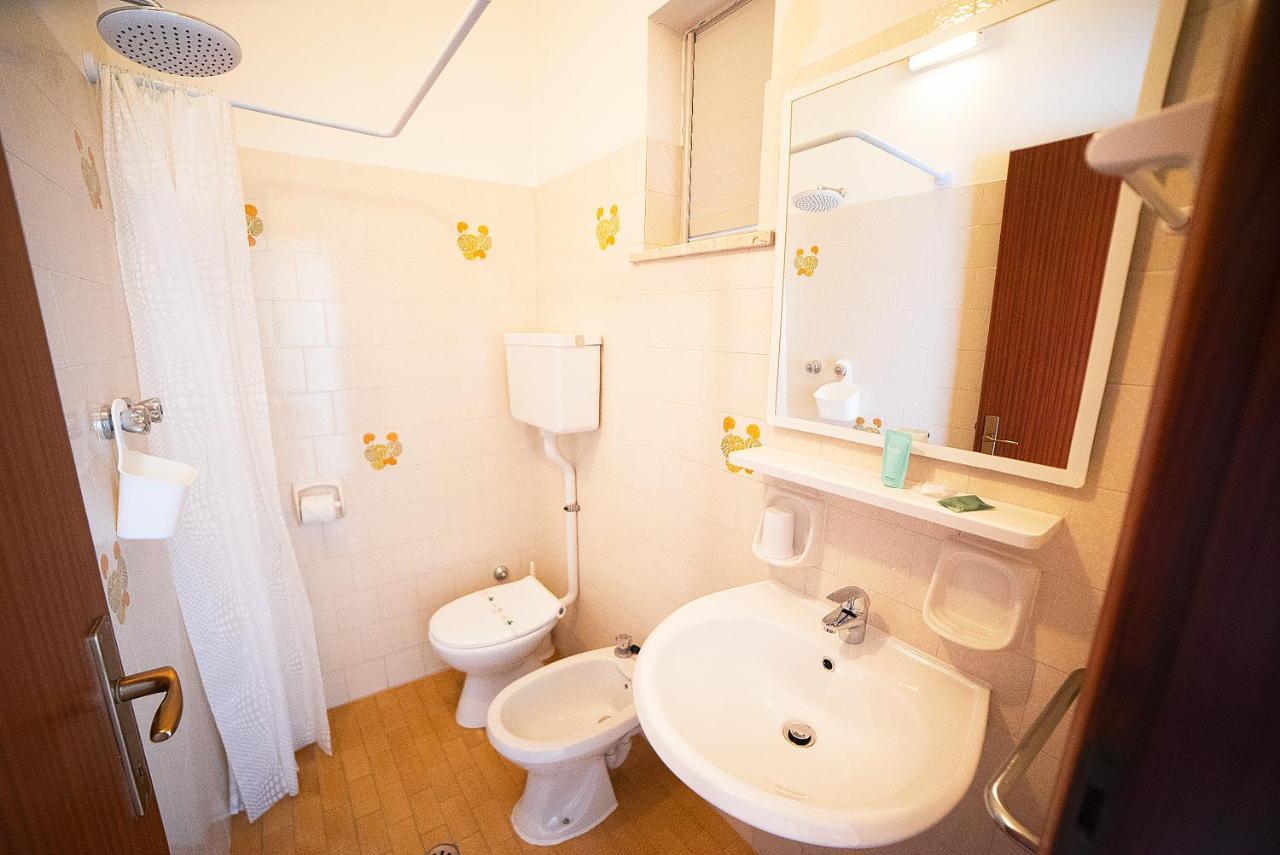 Hotel Ischia Rimini Bagian luar foto