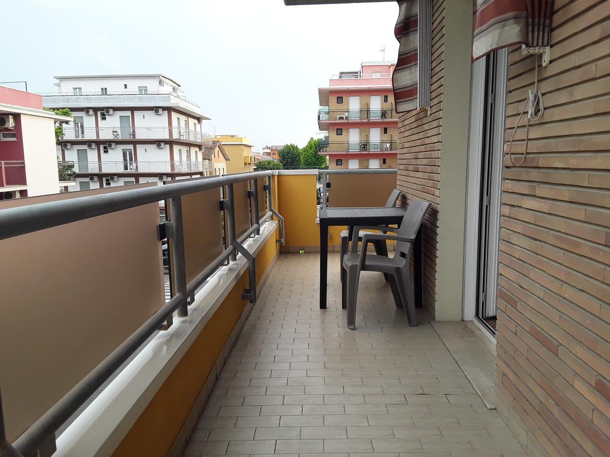 Hotel Ischia Rimini Bagian luar foto